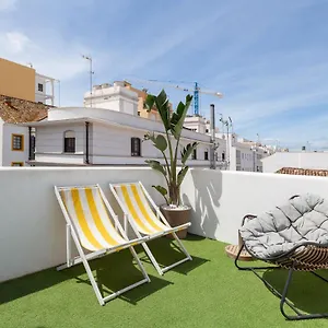  Holiday home Enjoy At Our Fully Equipped 2br Town House, Beach- 1min